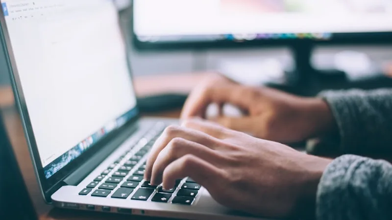 Customer support agent using help desk software